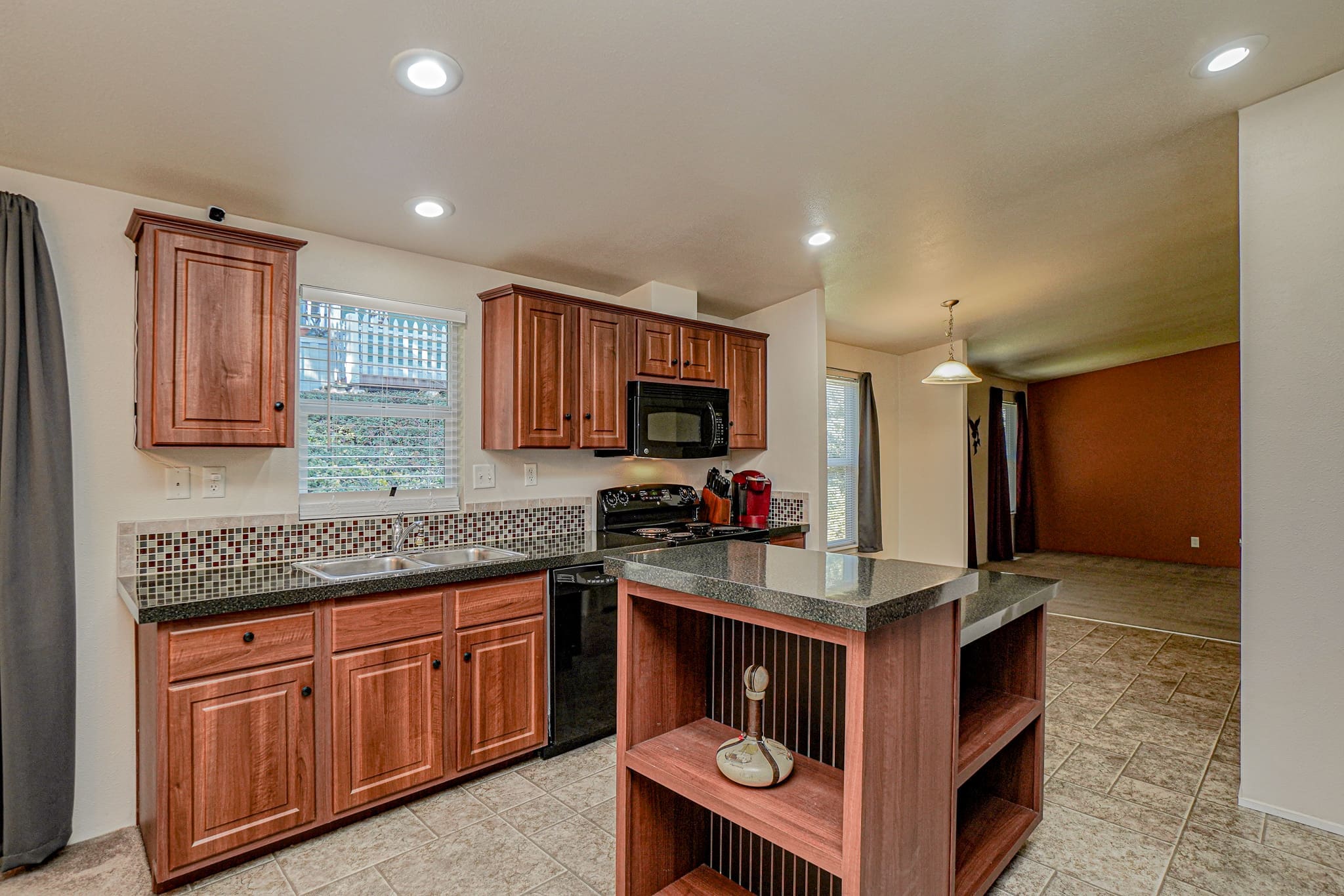 https://oregondreamsrealestate.com/wp-content/uploads/2022/03/DSC03138.jpg