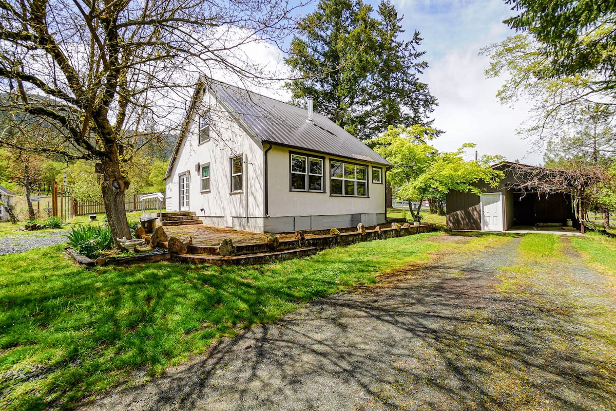 https://oregondreamsrealestate.com/wp-content/uploads/2022/05/DSC00455.jpg