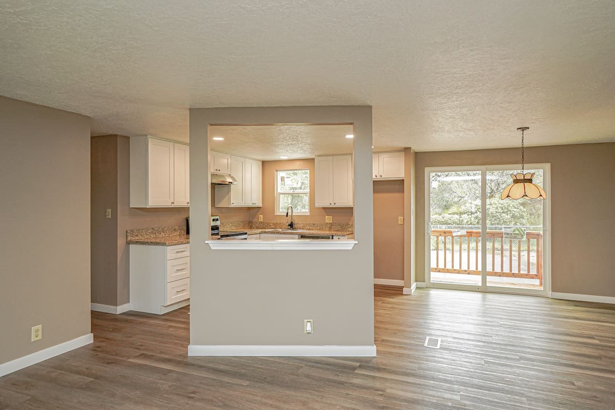https://oregondreamsrealestate.com/wp-content/uploads/2022/05/DSC09619.jpg