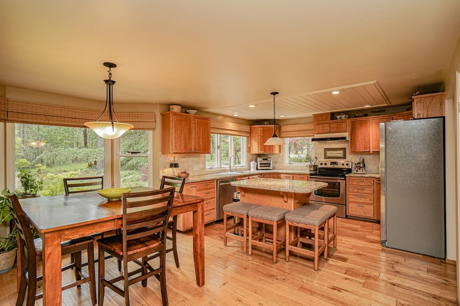 https://oregondreamsrealestate.com/wp-content/uploads/2022/06/DSC06663-1.jpg